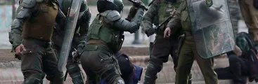 Víctima sufrió fractura de nariz, asfixia y amenazas: Por primera vez condenan a funcionarios de Carabineros por torturas cometidas durante el Estallido