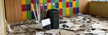 Colegio Los Lobos de Talcahuano se cae a pedazos: Apoderados se tomaron el recinto exigiendo reparaciones