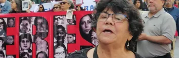 Presentan querella contra FFEE de Carabineros por agresión a Alicia Lira durante marcha por los Derechos Humanos