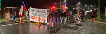 Vecinos en Coronel cortaron ruta del Patagual ante falta de suministro de agua para una treintena de familias