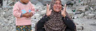 Genocidio en curso: Israelíes bombardean y asedian campo de refugiados en Gaza impidiendo acceso al agua, comida y medicinas