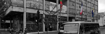 Sólo por copiar a Santiago: El sinsentido de retirar banderas mapuches en Concepción