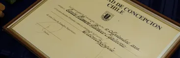 “Carlos vuelve a su Escuela Dental”: íntimo y emotivo homenaje al mirista y ex estudiante de Odontología en la UdeC a 50 años de su detención y posterior desaparición