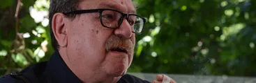 Paco Ignacio Taibo II: «La última vez que hablé con Boric, le dije “no te da vergüenza ser presidente de un país que cobra 18% de impuesto”» al libro