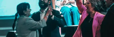OPINIÓN| Bailando al Son de la música que ponen las AFP