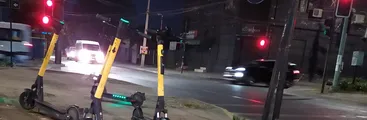 Atropellos, caos vial y 90 pacientes mensuales en el Hospital Traumatológico de Concepción: ¿a quién beneficia el arriendo de scooters?