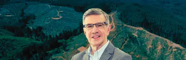 Joaquín Lavín: el insistente promotor del proyecto minero de tierras raras en Penco