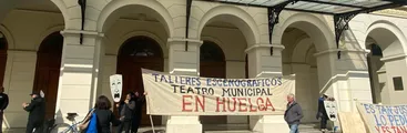A igual trabajo, igual salario: las razones de la huelga de las y los escenotécnicos del Teatro Municipal de Santiago