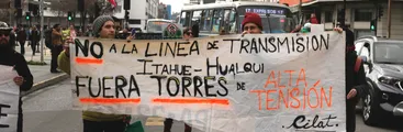 Concepción: Manifestantes protestan contra supercarretera eléctrica Itahue-Hualqui e irrumpen en reunión de alcaldes de comunas afectadas