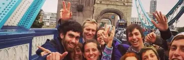 Vacaciones de Kast con su familia por Europa le costaron 9 millones a los chilenos: Faltó un mes a su trabajo como diputado, recibió sueldo íntegro y arriesgó ser destituido de su cargo