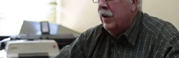 Con Manuel Cabieses, su compromiso militante y sus sueños de revolución en la memoria
