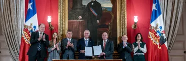 Kast firma su proyecto de ley para megareforma de desregulación y la envía al Congreso