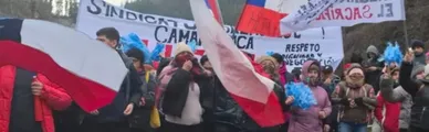 Trabajadores/as de Salmones Camanchaca en Tomé en huelga legal por mejores condiciones laborales