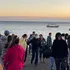 Vecinos y vecinas de Punta Lavapié tuvieron que evacuar en botes hacia Llico por incendio forestal