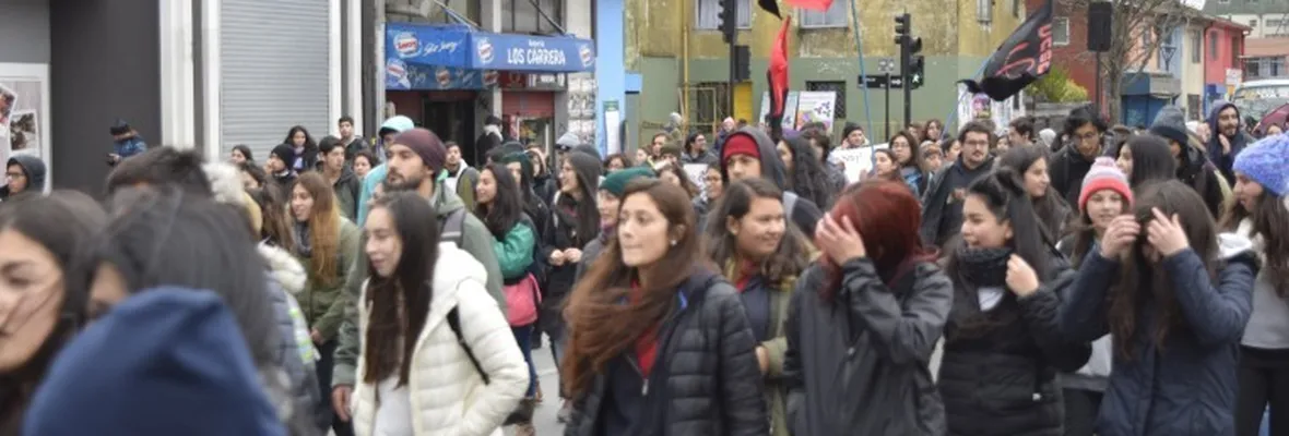 Estudiantes marchan en Concepción protestando por las reiteradas demandas incumplidas por el gobierno