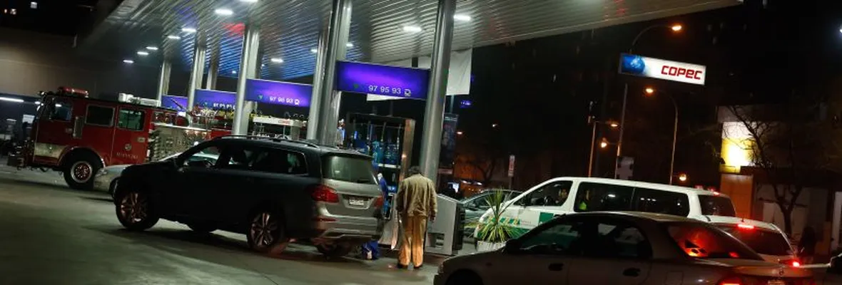 Trabajadores subcontratados de Copec exigen mejoras salariales