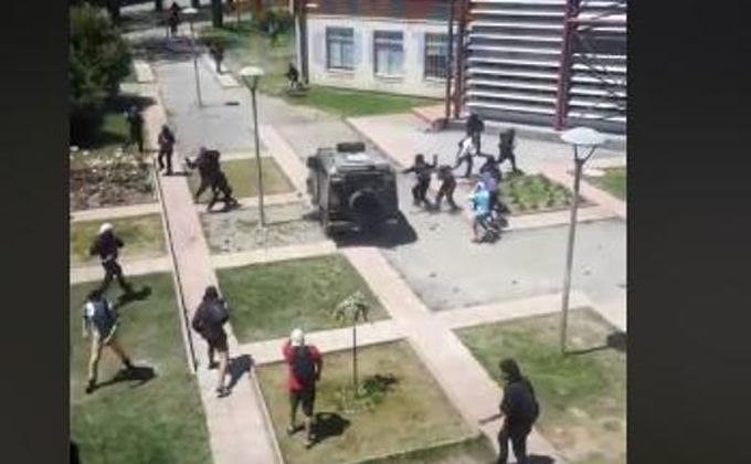 Estudiantes heridas/os deja una nueva arremetida de Carabineros en Concepción