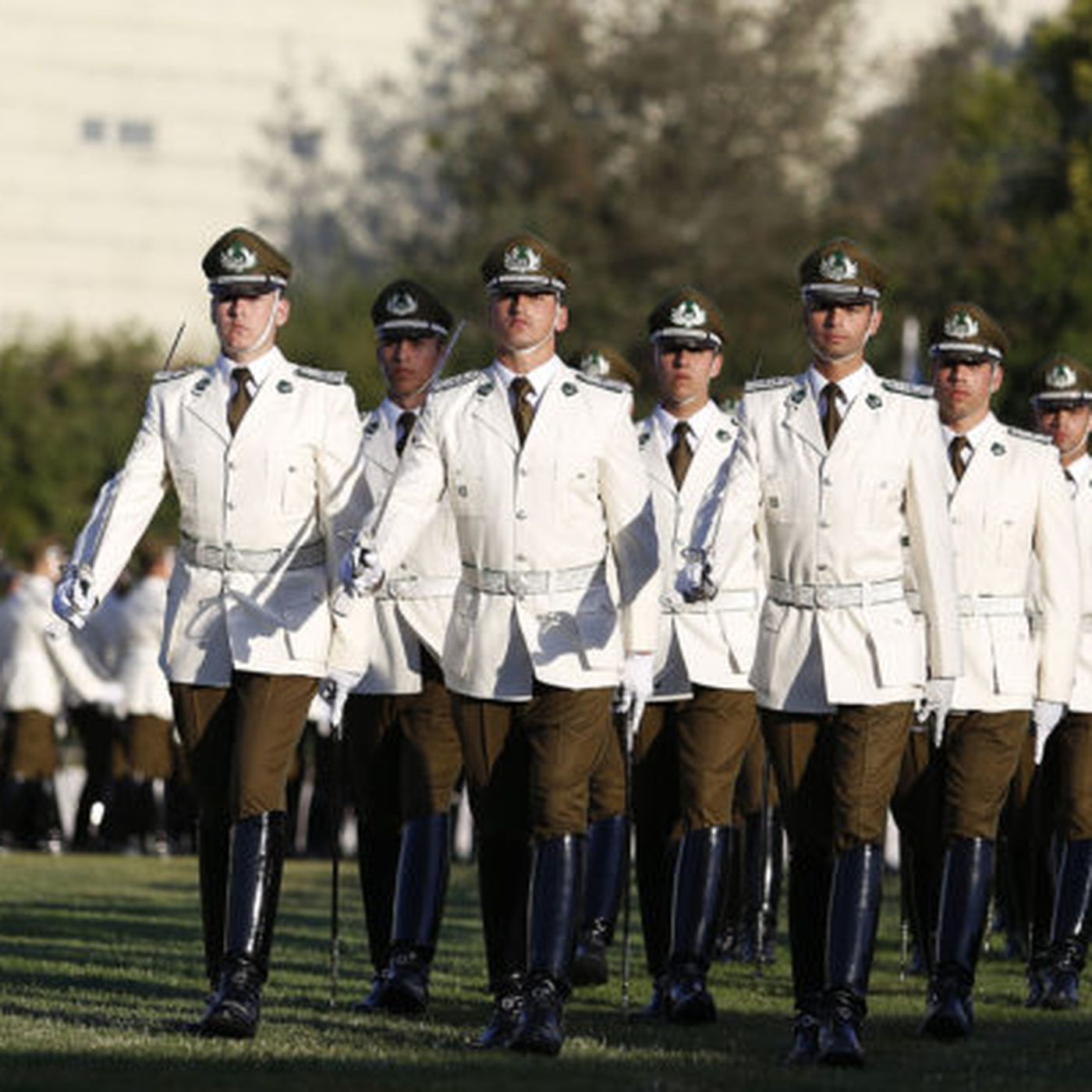 Las violaciones a los DDHH cometidas por Carabineros y el vergonzoso “Sello  de Calidad” otorgado por la Comisión Nacional de Acreditación a la Escuela  de Oficiales | Resumen.cl