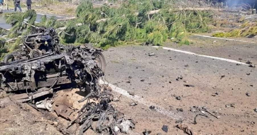 Camioneta destruída en Lleu Lleu