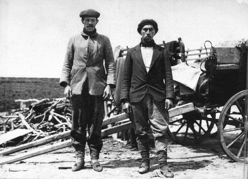 Un español y un chilote, dirigentes obreros de la huelga del año 1921 en Santa Cruz, Argentina