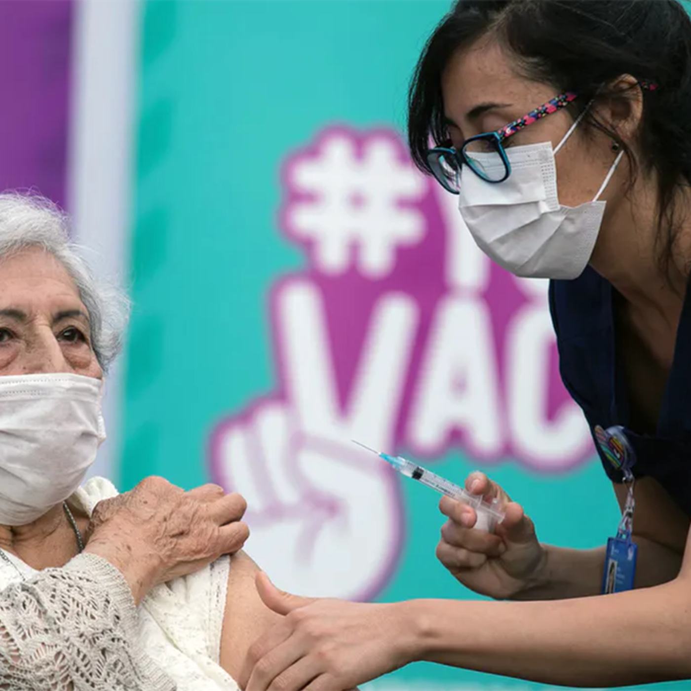 Países con vacunación exitosa han disminuido muertes y contagios... excepto el Chile de Piñera