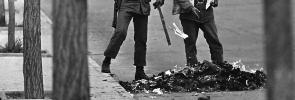 Día del Libro: Cuando los militares chilenos atentaron contra la memoria quemándolos en dictadura