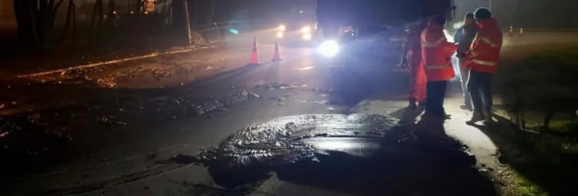 "Nunca había visto tanta caca junta": Camión con 12 toneladas de excremento volcó en Cabrero