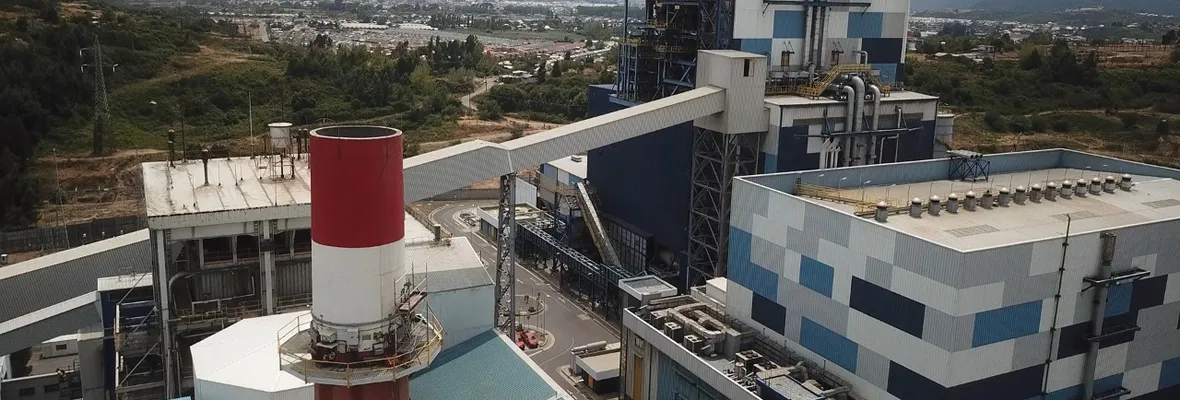 Gobierno pretende posponer cierre de termoeléctrica en Coronel pese a proceso de descarbonización e impactos socioambientales