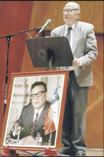 Durante un homenaje a Salvador Allende, a 100 años de su natalicio, el 26 de junio de 2008. Foto Marco Peláez/ La Jornada