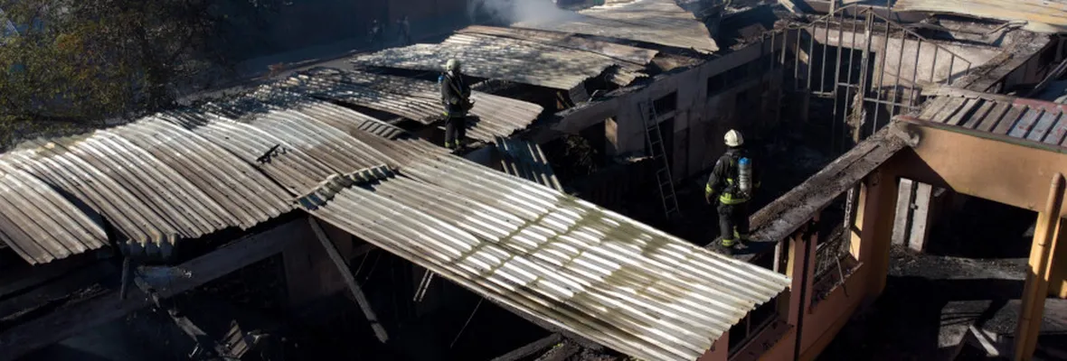 Emblemática escuela de San Javier resultó destruida por incendio