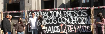 Familiares de jóvenes imputados en el Caso Udec protestan y llaman a Boric a cumplir compromisos de campaña y retirar querellas en su contra