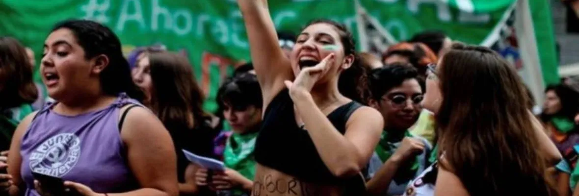 Garantizar el acceso a la salud sexual reproductiva de mujeres y disidencias sería posible si se Aprueba la Nueva Constitución