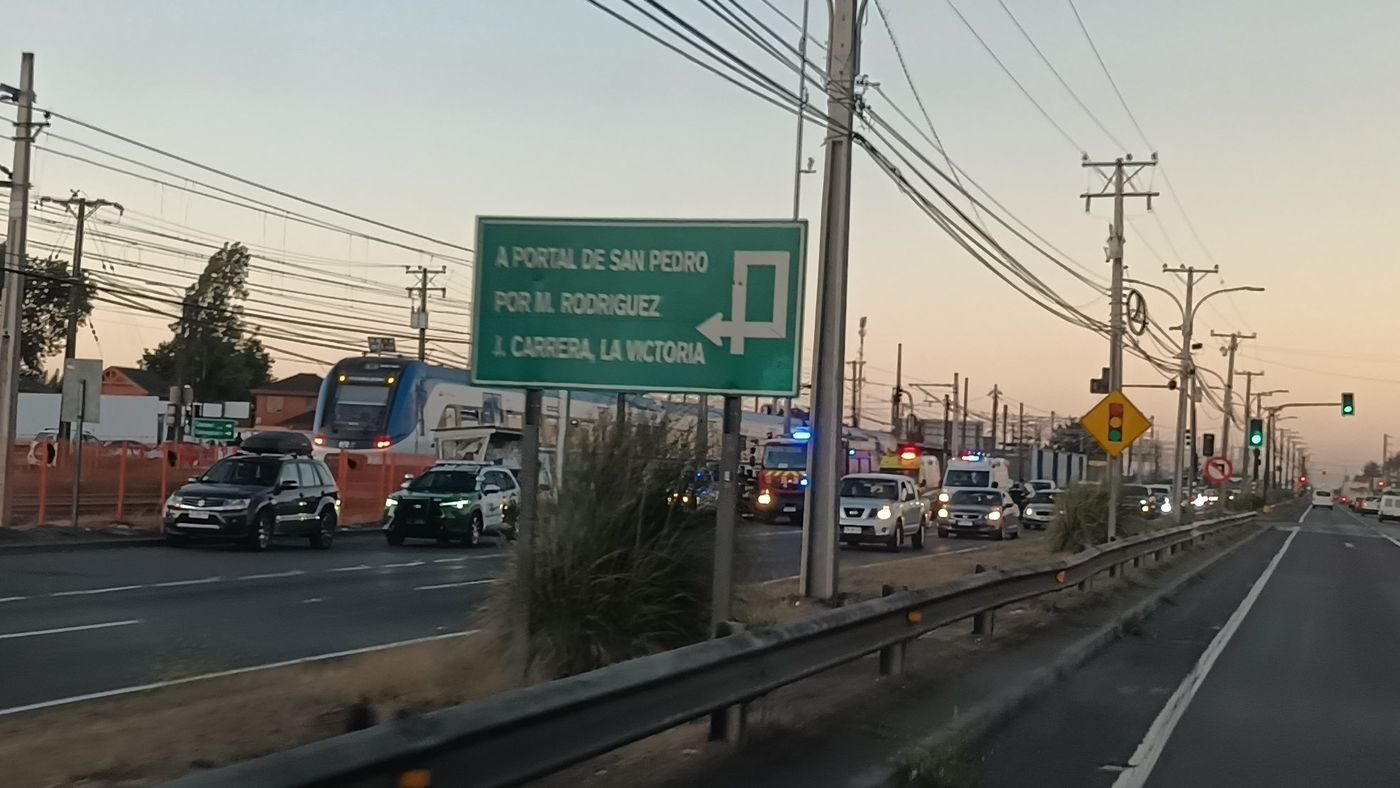 Choque entre dos vehículos de Carabineros en Ruta 160 provocó enorme taco  en San Pedro de la Paz | Resumen.cl