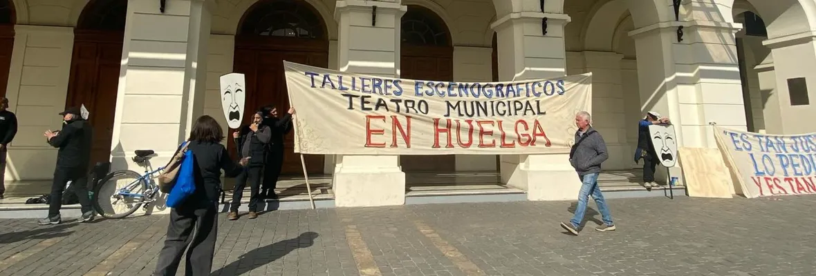 A igual trabajo, igual salario: las razones de la huelga de las y los escenotécnicos del Teatro Municipal de Santiago